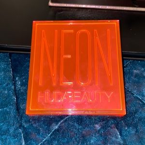 Neon Huda Beauty pallet